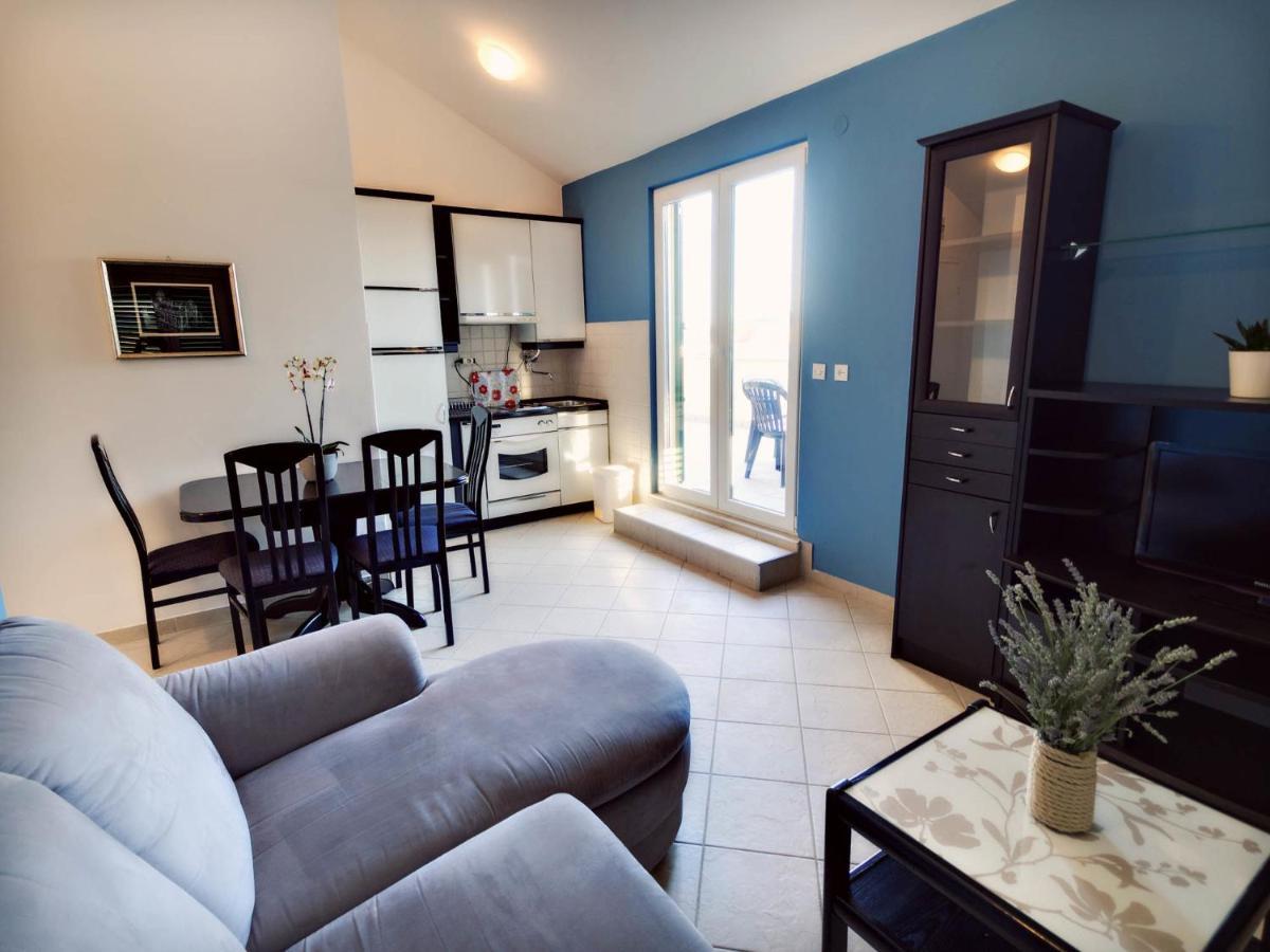 Apartments Zizic Vodice Zimmer foto