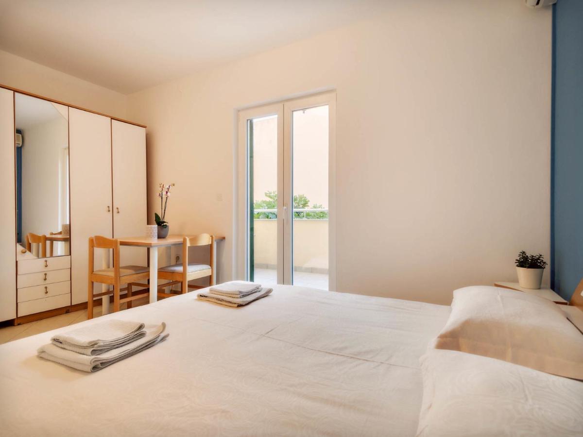 Apartments Zizic Vodice Zimmer foto