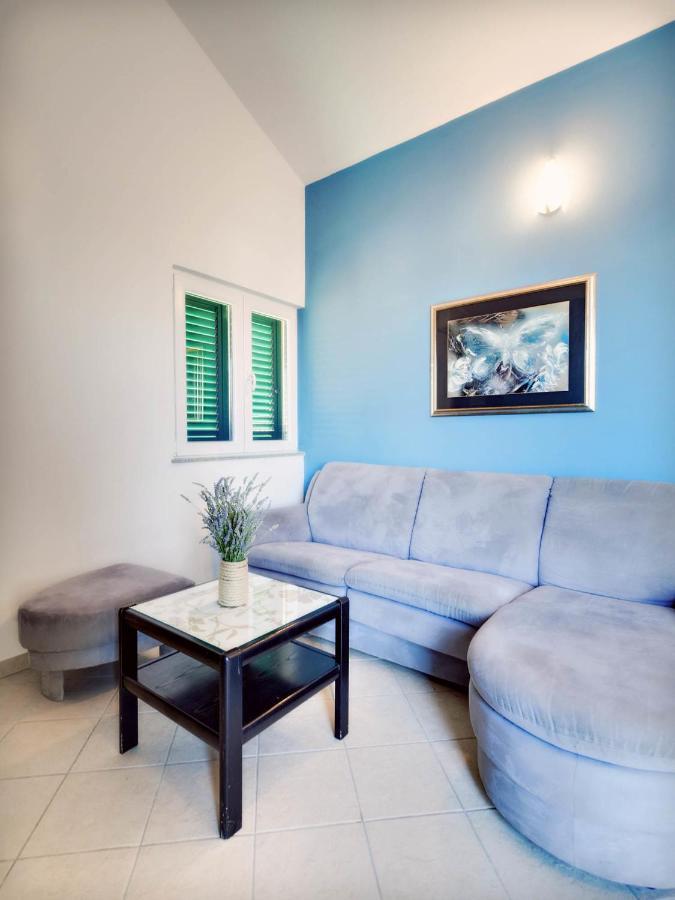 Apartments Zizic Vodice Zimmer foto