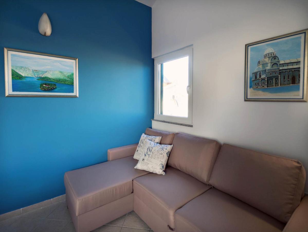 Apartments Zizic Vodice Zimmer foto