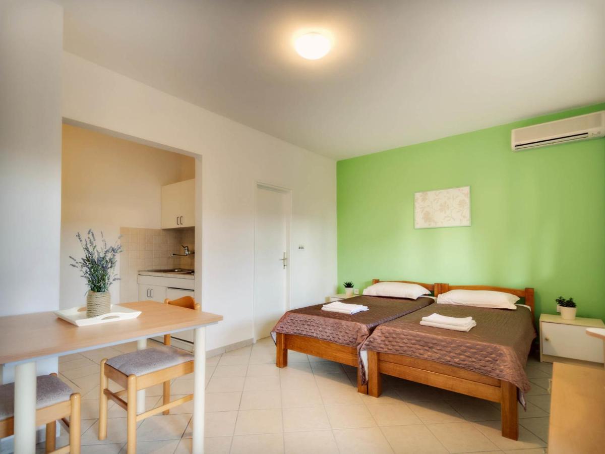 Apartments Zizic Vodice Zimmer foto