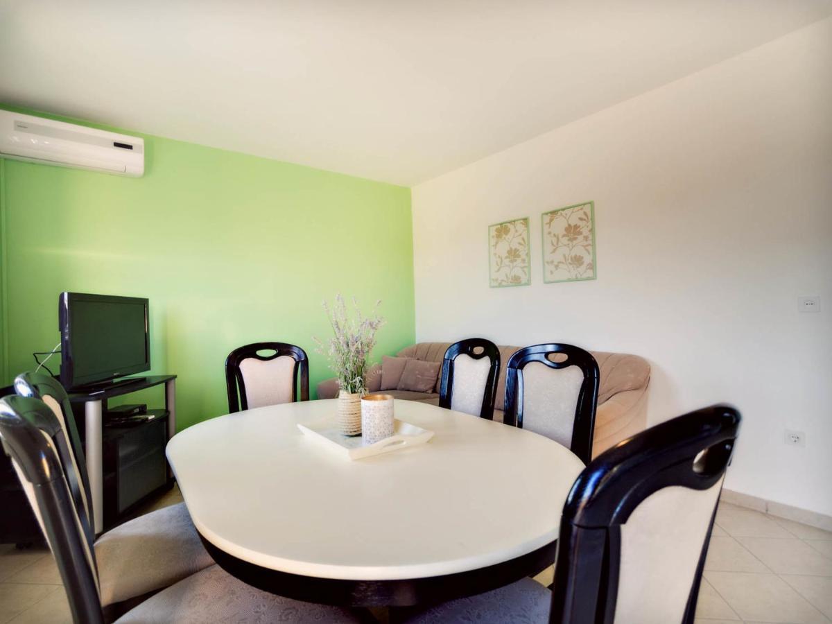 Apartments Zizic Vodice Zimmer foto