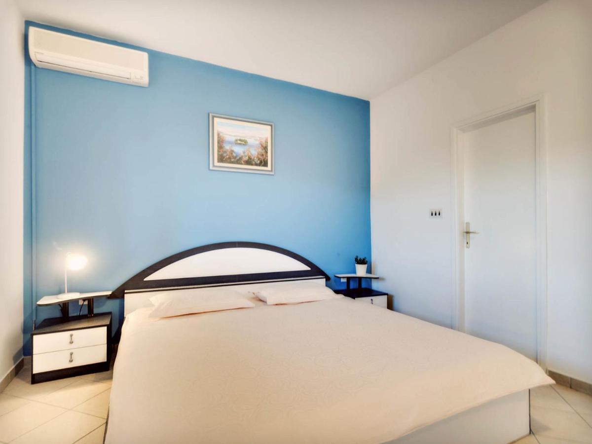 Apartments Zizic Vodice Zimmer foto
