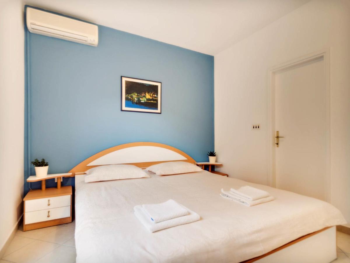 Apartments Zizic Vodice Zimmer foto