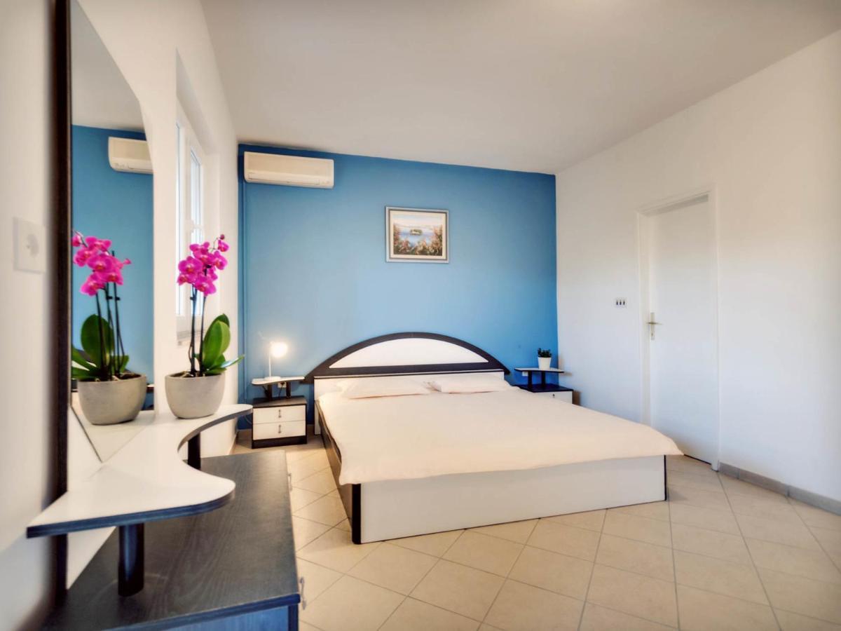 Apartments Zizic Vodice Zimmer foto
